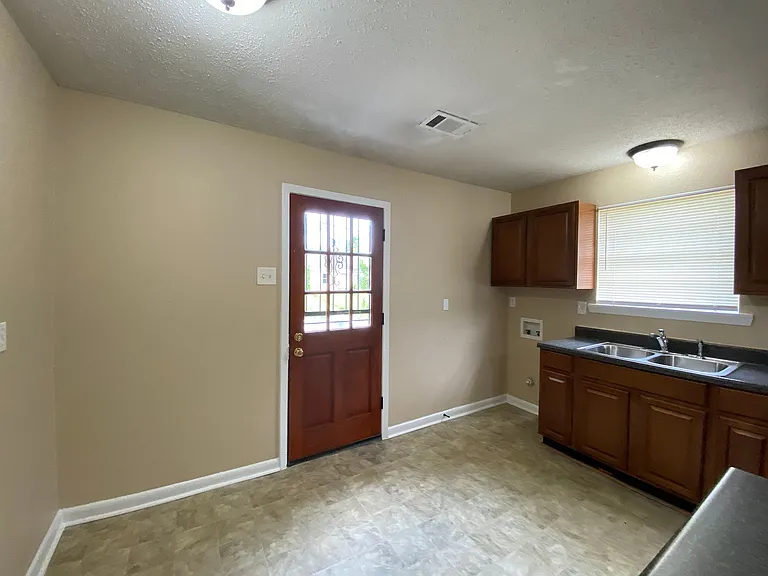 2141 Willow Wood Ave — Photo 3