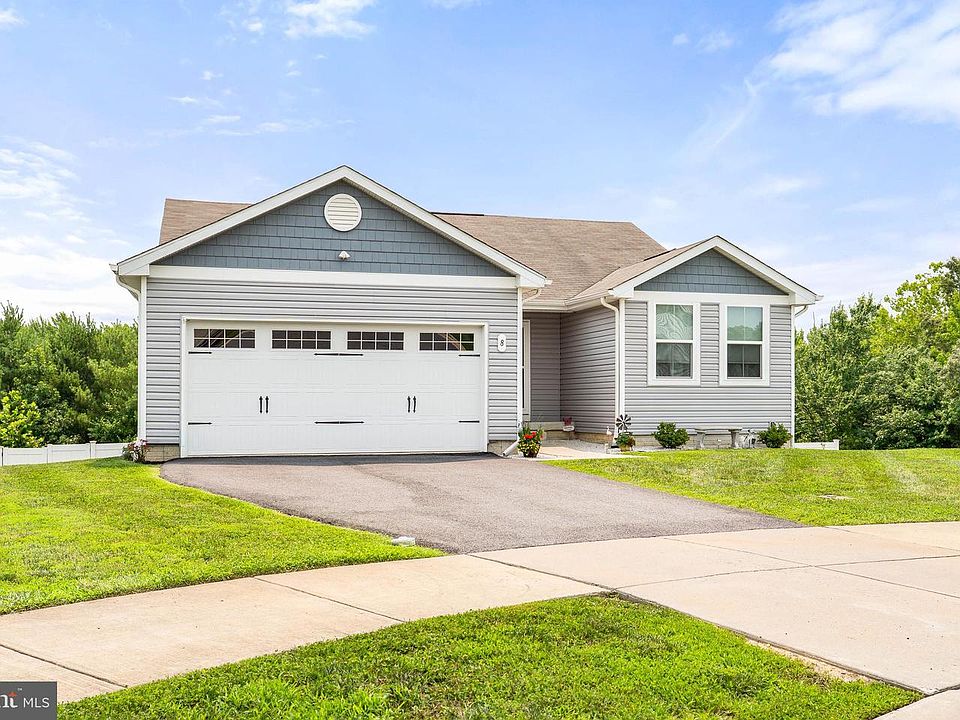 1st image of 8 Crabapple Ct