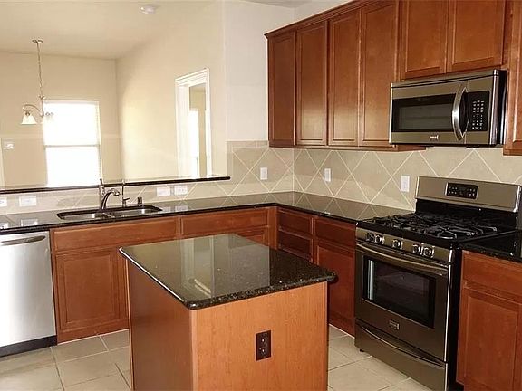 4th image of 15808 Langsdale St
