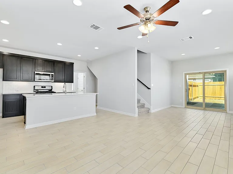1021 Kerrwood Way — Photo 2