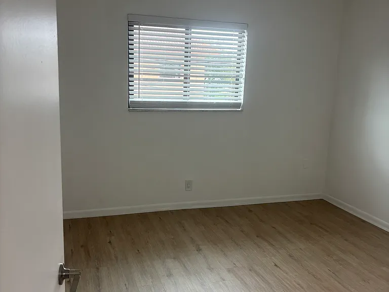 521 NE 45th St #7 — Photo 18