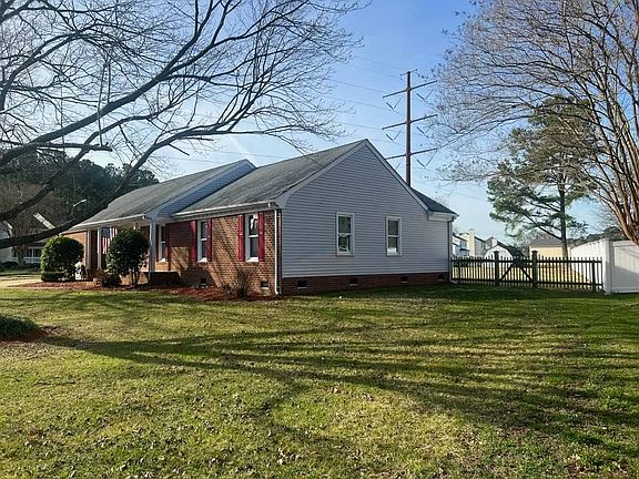 3rd image of 904 N Haven Cir