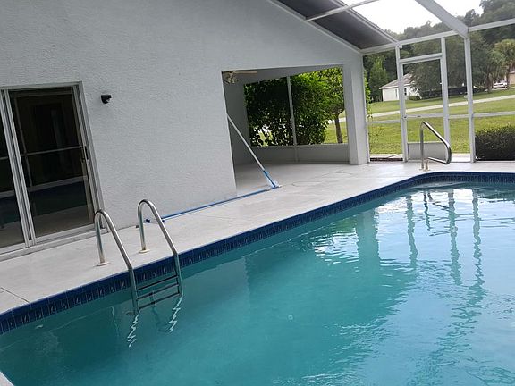3rd image of 2714 N Canterbury Lake Dr