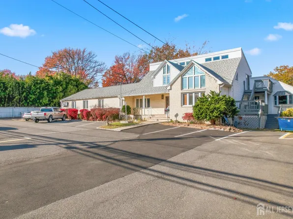 1818 Oak Tree Rd, Edison, NJ 08820