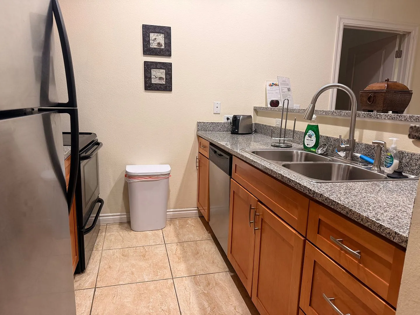Historical 1 Bedroom Spacious Units! — Photo 2