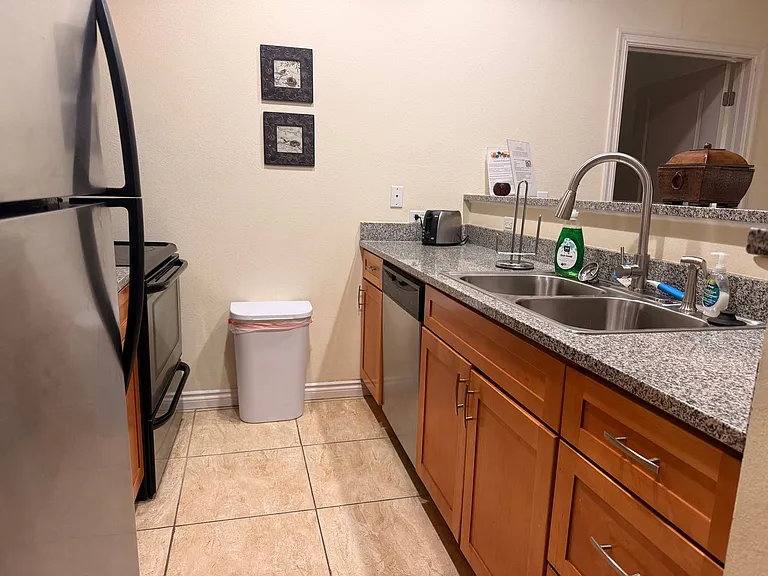 Historical 1 Bedroom Spacious Units! — Photo 14