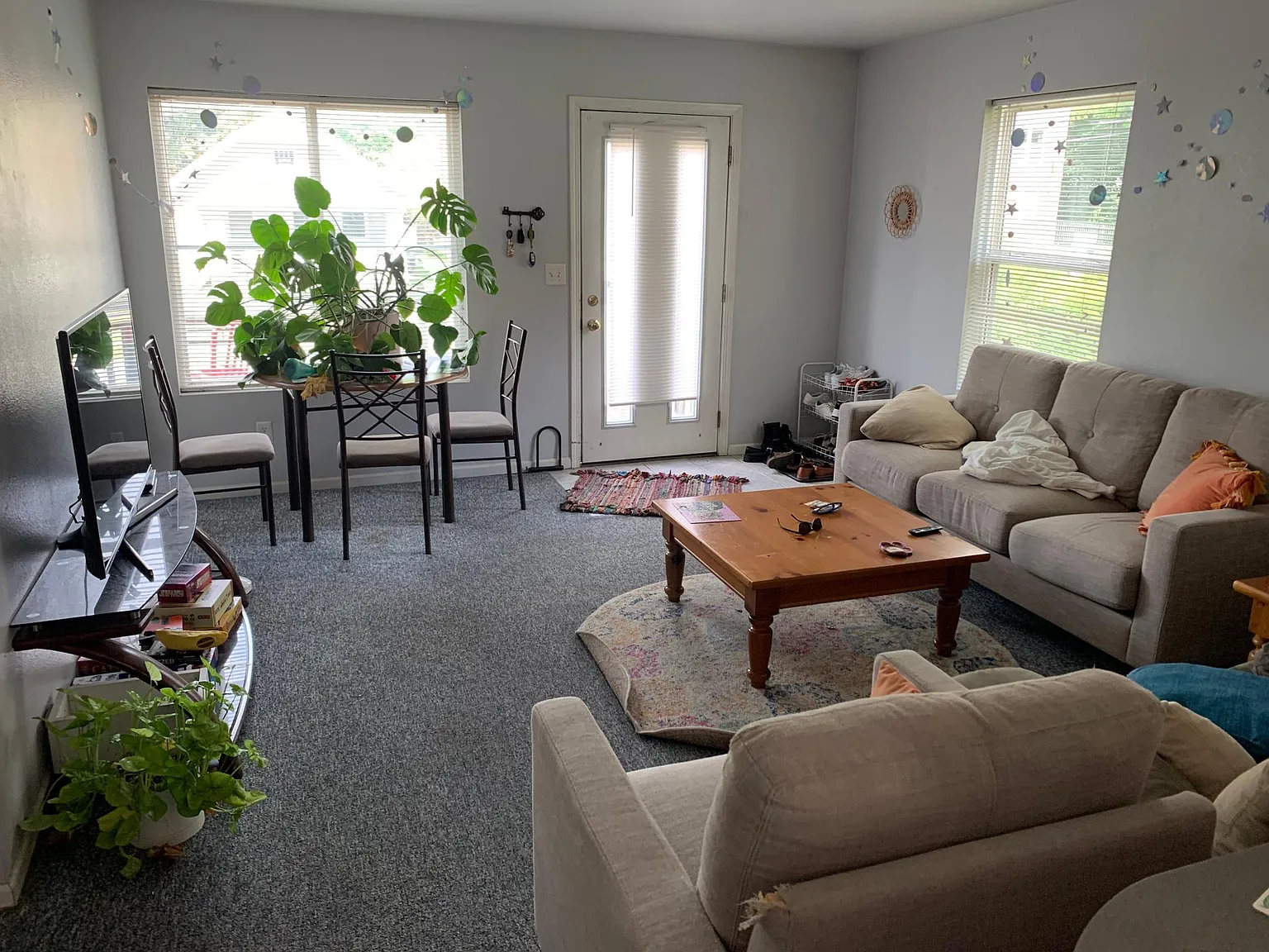 5 bed, 2352 sqft, $3,500 — Photo 2