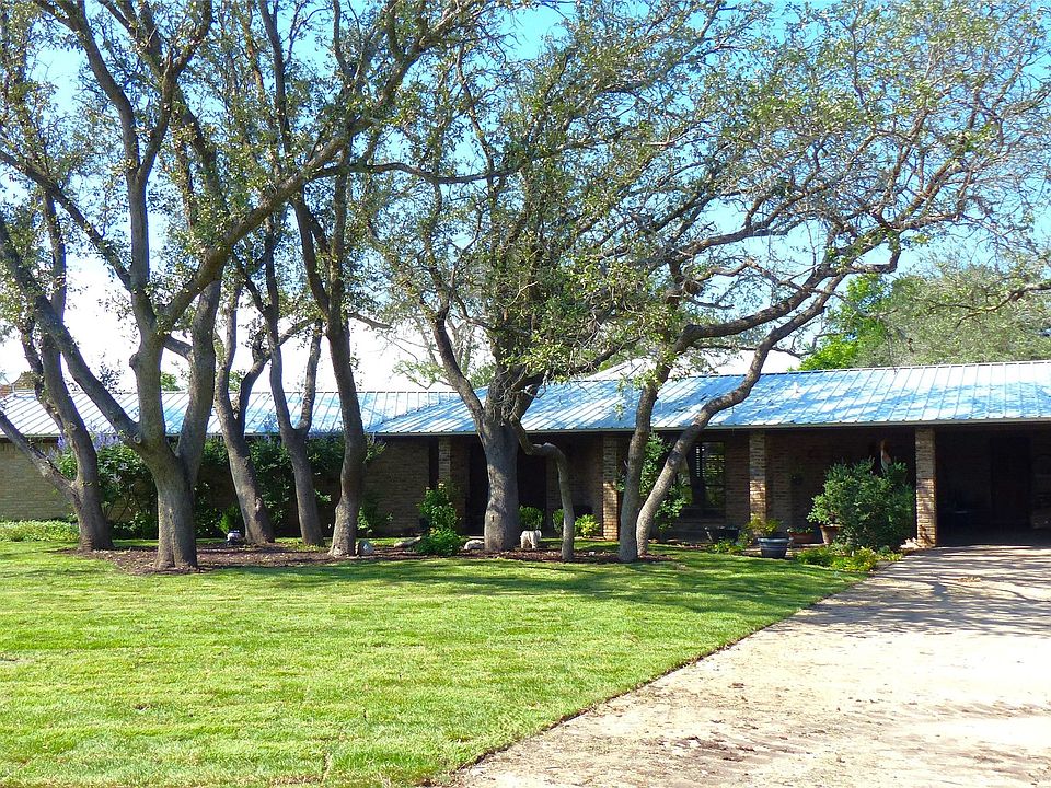 1st image of 135 Lakeview Dr