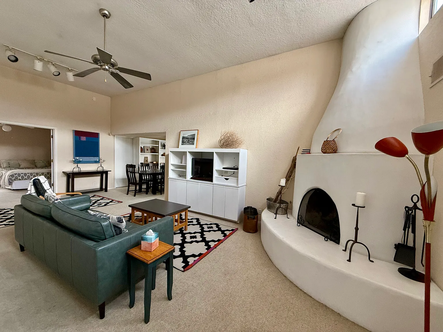 3 bed, 2.5 bath, 1800 sqft, $2,458 — Photo 2