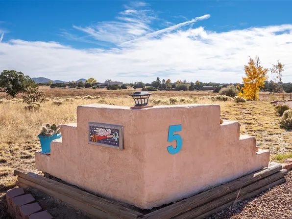 5 Fonda Pl, Santa Fe, NM 87508