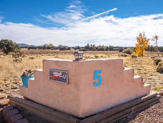 5 Fonda Pl, Santa Fe, NM 87508