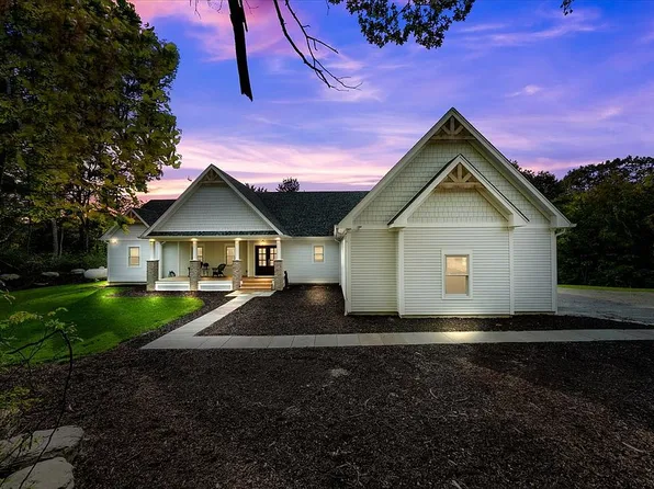 132 Symphony Ter, Shohola, PA 18458