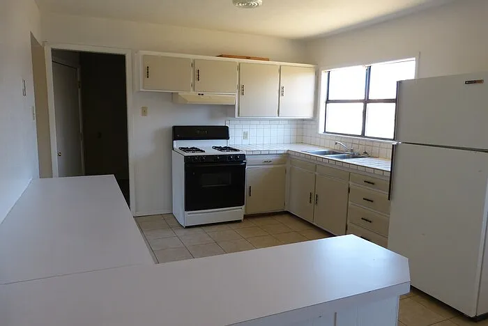 921 E Llano Estacado Blvd — Photo 5
