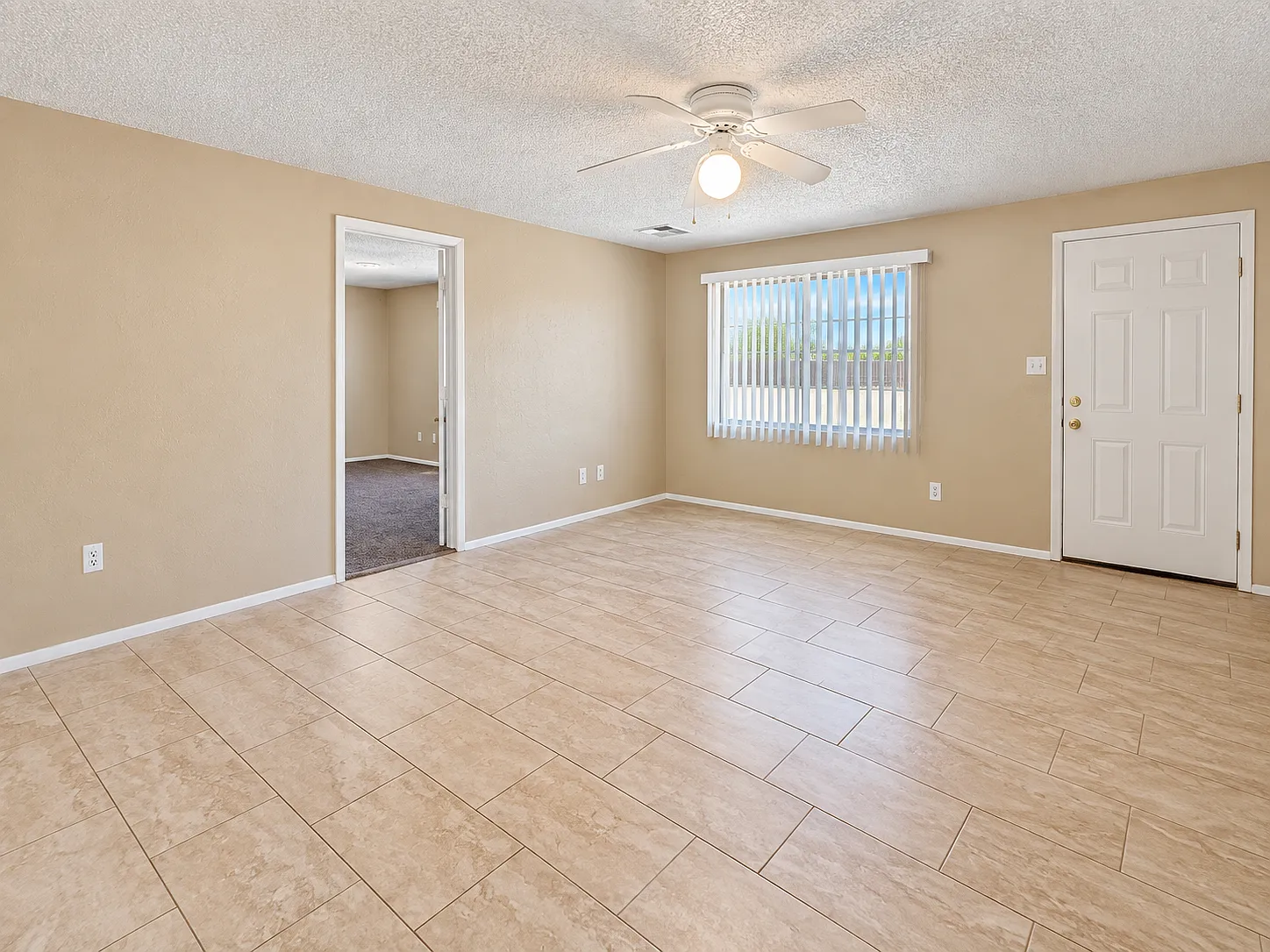 4 bed, 1856 sqft, $1,925 — Photo 2