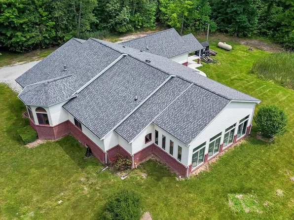 1621 Preservation Ln, Saint Clair, MI 48079