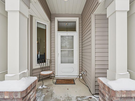 5th image of 1108 Stratford Ln E