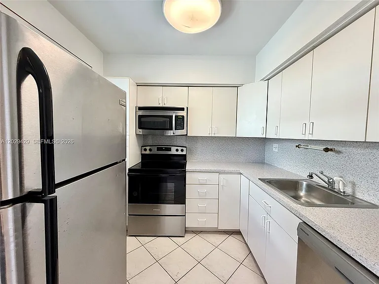10178 Collins Ave #107 — Photo 7