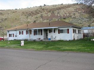 106 1st St, Fossil, OR 97830