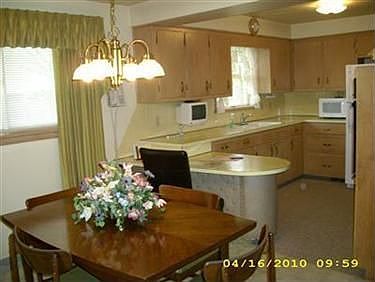 5th image of 796 Larkridge Ave