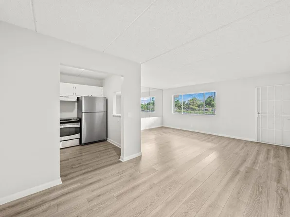 300 Village Green Circle S #206, Palm Springs, FL 33461