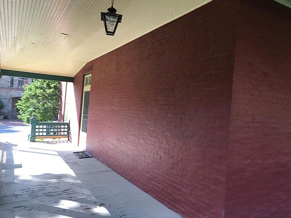 3rd image of 156 Caroline St