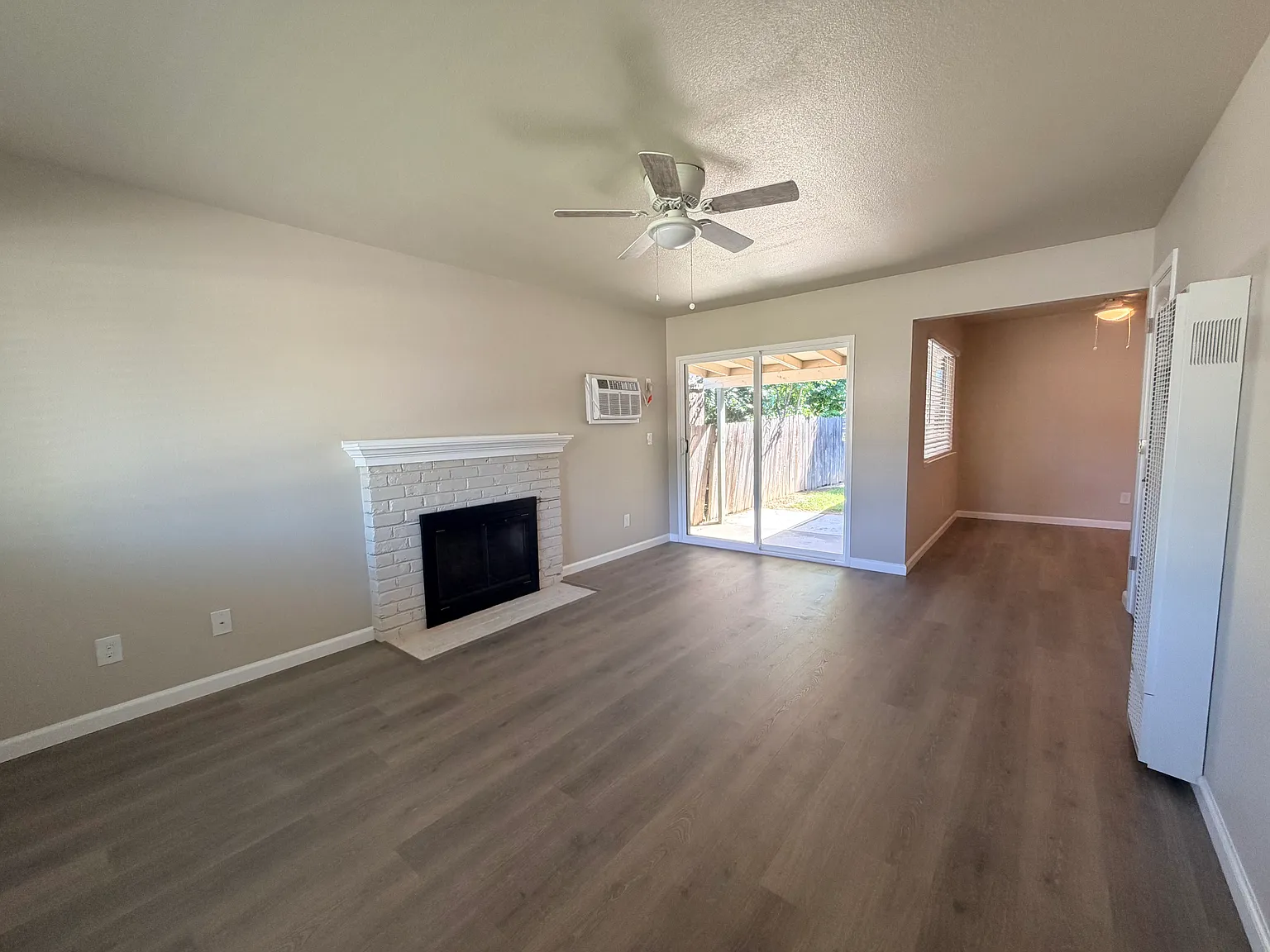 2 bed, 900 sqft, $2,150 — Photo 3