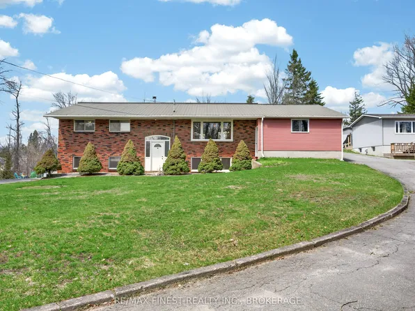 4333 Maple Dr, South Frontenac, ON K0H 2W0