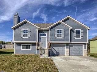 19974 W 221st St, Spring Hill, KS 66083