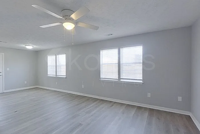 250 Deer Pkwy — Photo 2