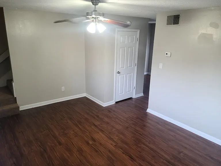 Charleston Square Townhomes — Photo 11