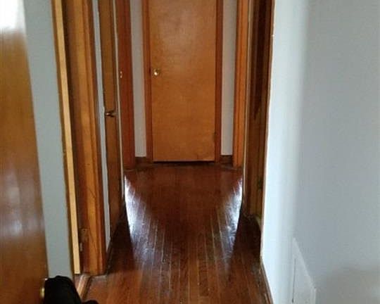 5th image of 606 Marguerite Dr NW
