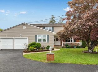 21A Barnum Ave, Plainview, NY 11803