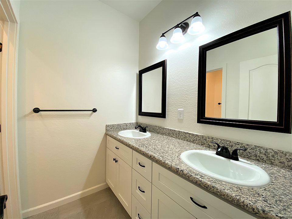 8715_E_Spouse_2_Bathroom_01232020