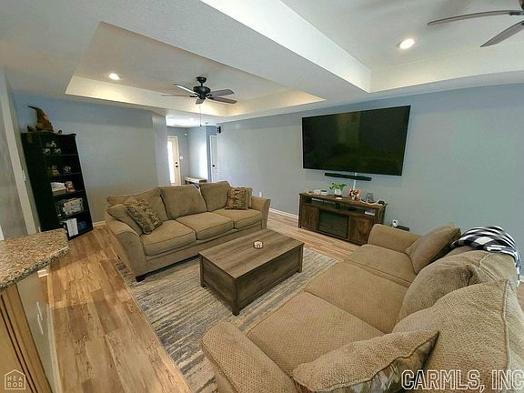 4th image of 4700 Wildwood Ln