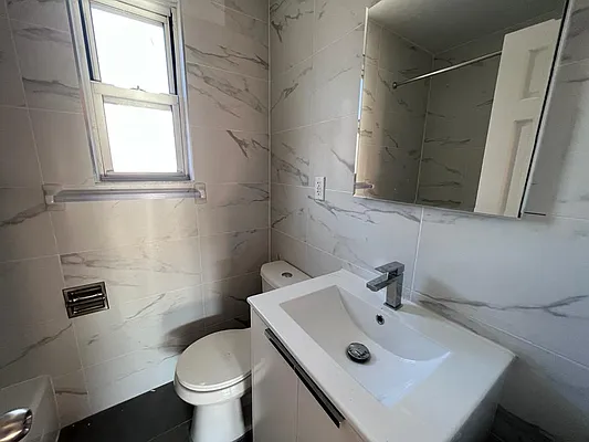 Rented by Voro Purple LLC | media 7