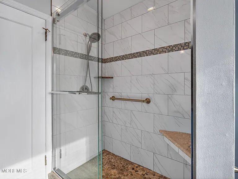 211 Lareine Ave — Photo 24
