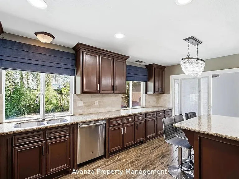 8735 N Cedar Ave — Photo 5