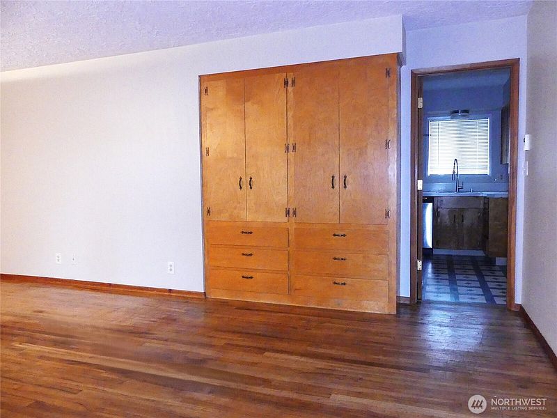 4th image of 2320 E 25th Street