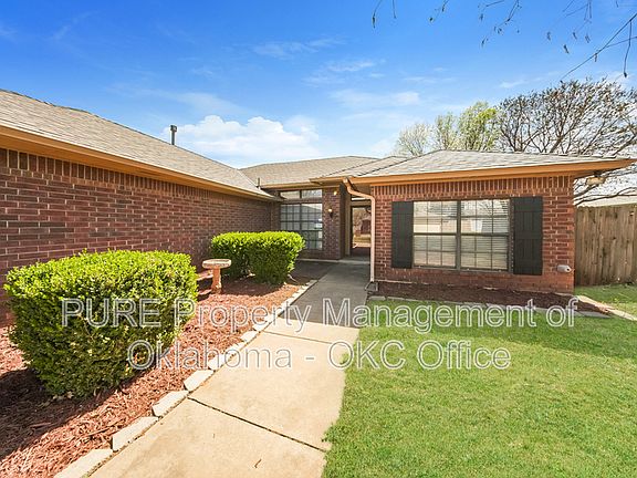 3rd image of 912 NW 172nd St