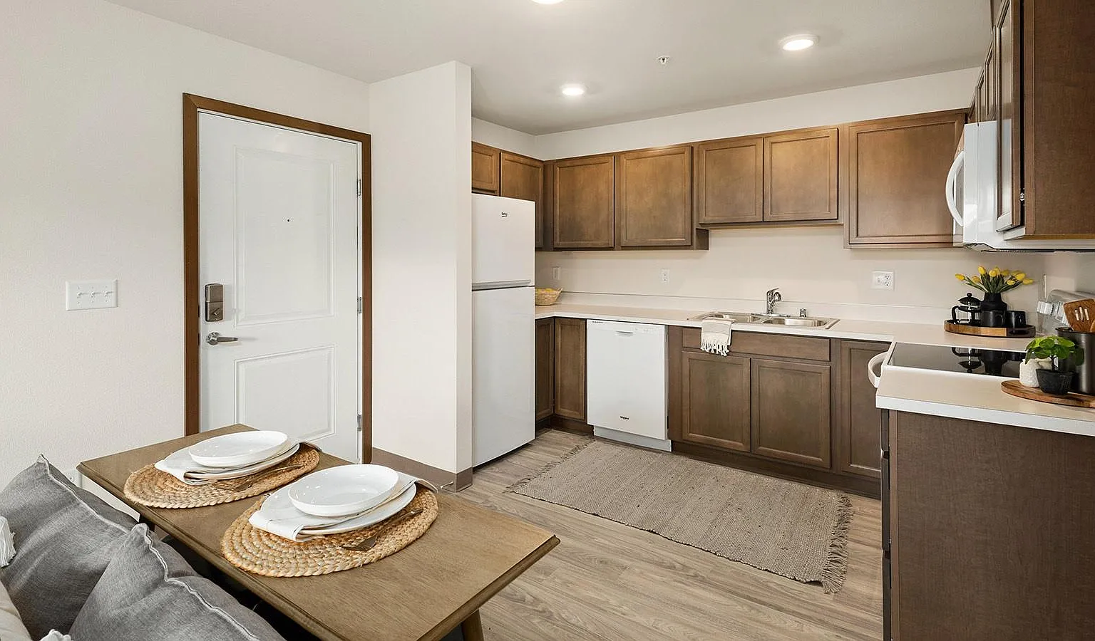 Four Pines Apartments — Photo 1