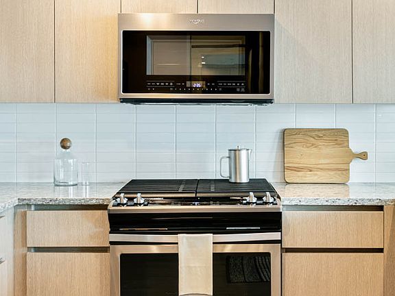 5th image of 22-44 Jackson Ave #1709