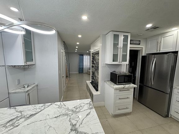 5th image of 1305 W 53rd St APT 102