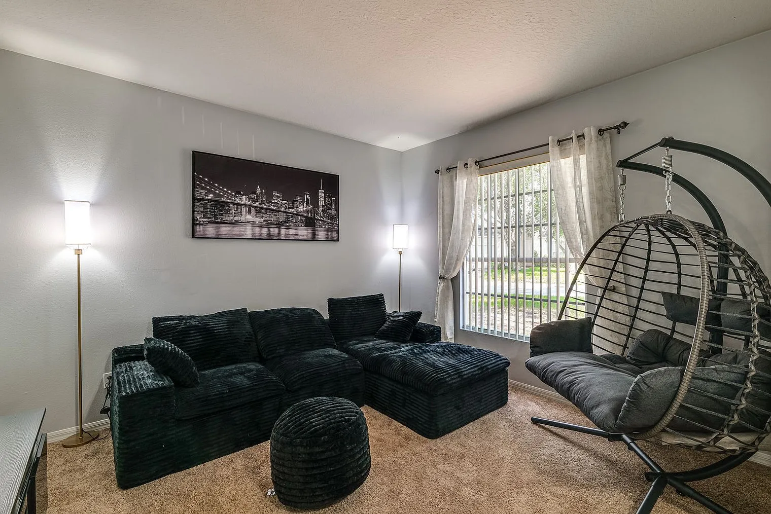 5 bed, 3.0 bath, 1819 sqft, $2,645 — Photo 4