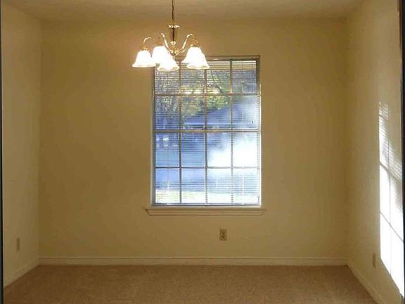 3rd image of 4002 Greensboro Cir