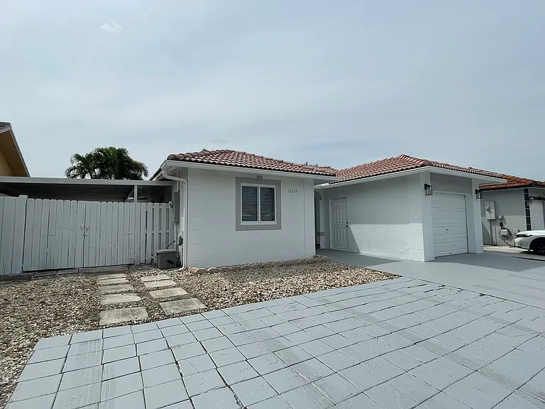 18254 SW 143rd Pl — Photo 5