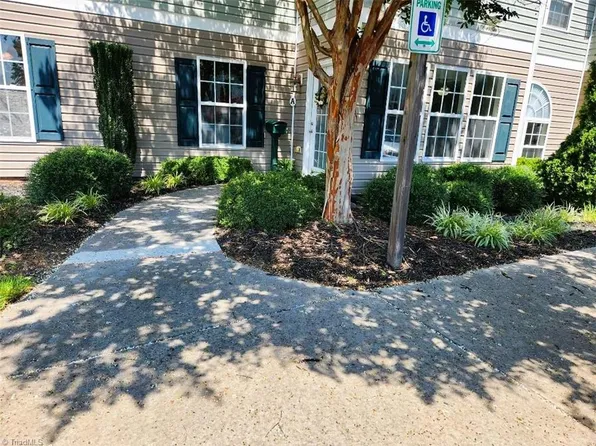 4700 Pennoak Ln APT A, Greensboro, NC 27409