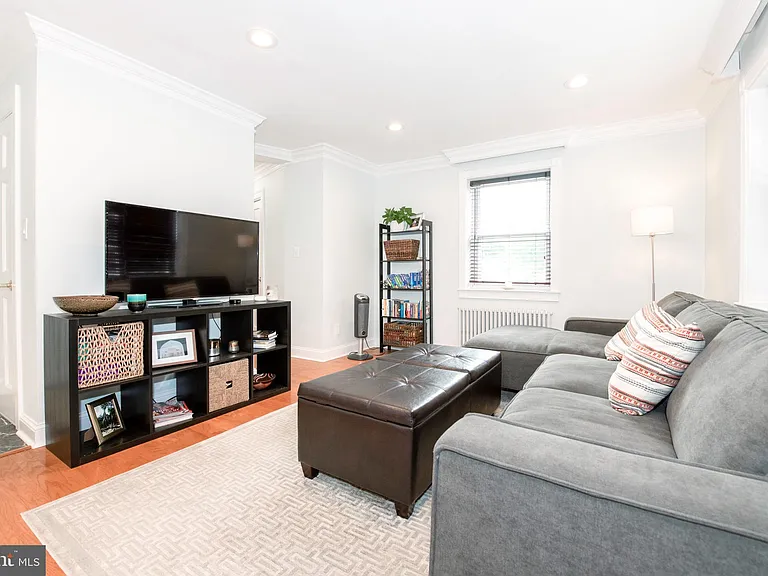 7036 Strathmore St #211 — Photo 13