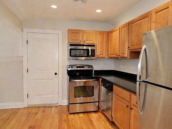 4th image of 27 Crosby Rd #2