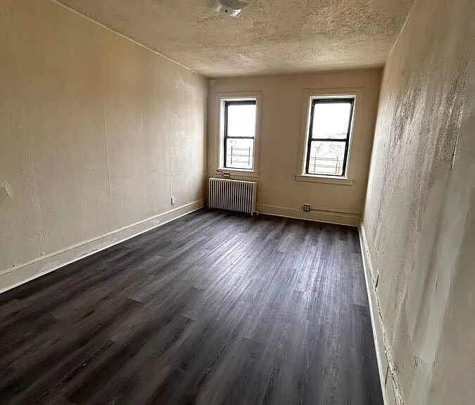90 Linden St — Photo 1