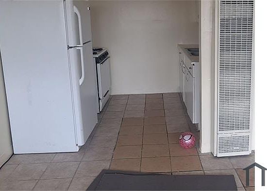 3rd image of 1038 W 104th St APT 8